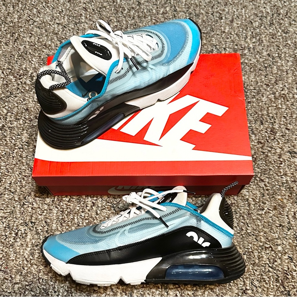 Men’s Nike shoes